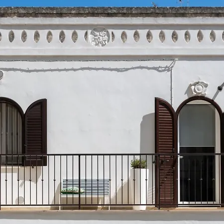 La Casa Bianca أوستوني